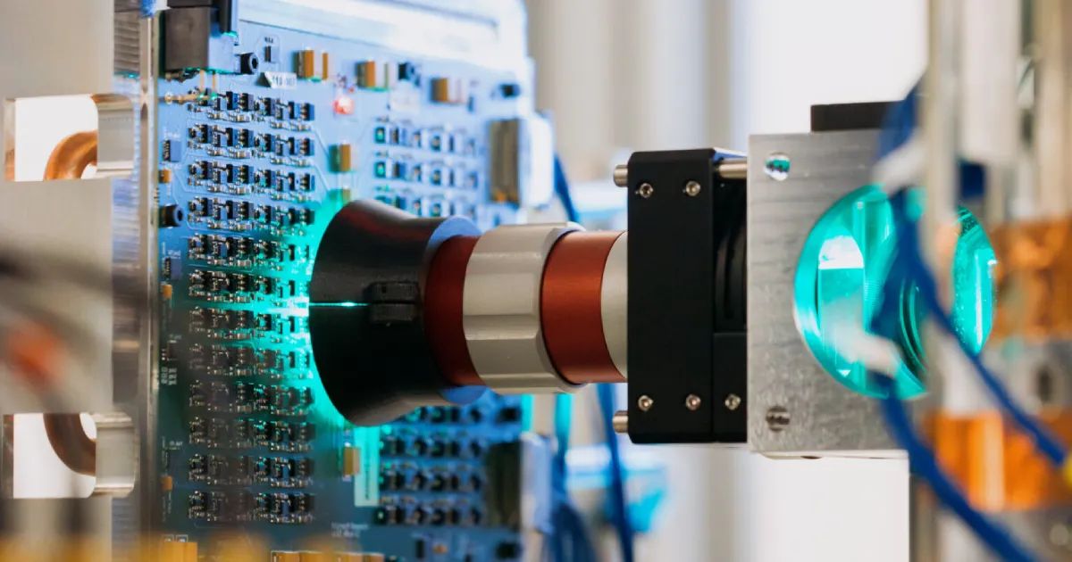 Cosmico - Microsoft’s light-based computer could make AI 100x more efficient