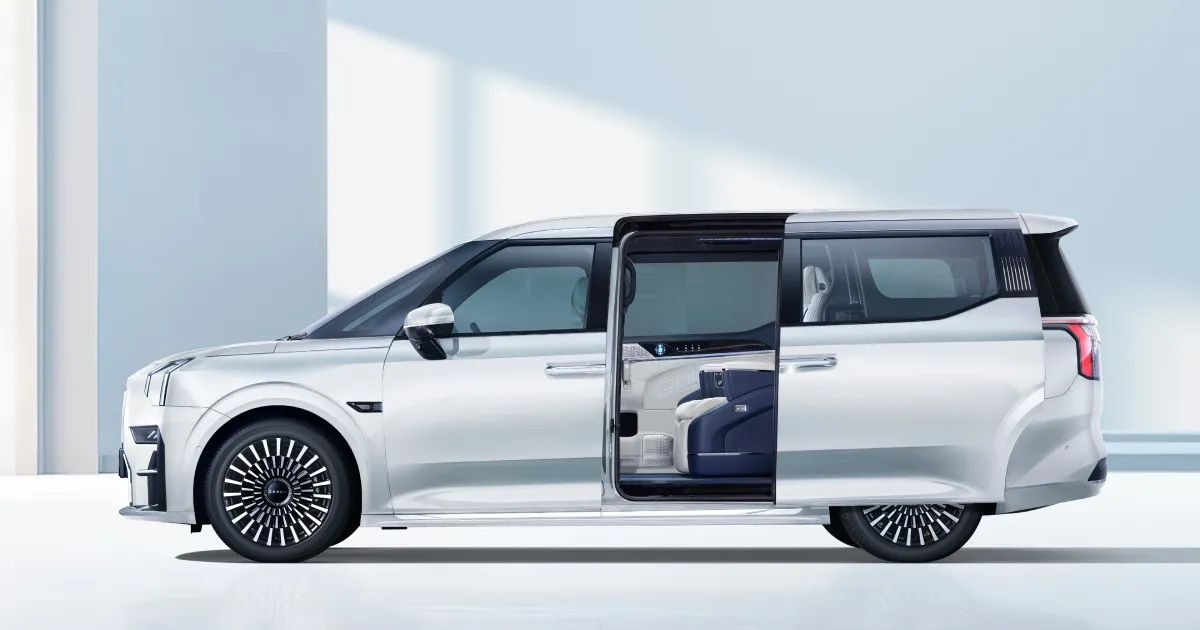 Cosmico - Waymo expands to Denver and Seattle with Zeekr vans