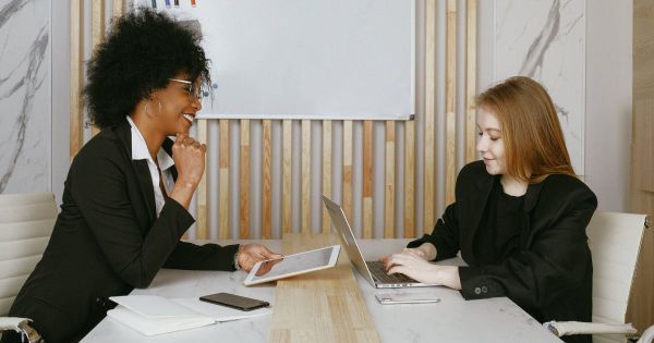 Cosmico - Customer Acquisition vs Retention: Which is Best?