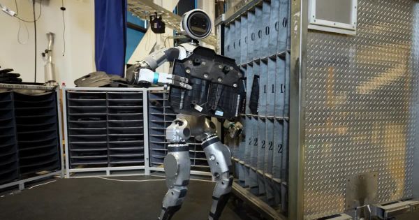 Cosmico - Boston Dynamics' Atlas Robot Goes Hands-On