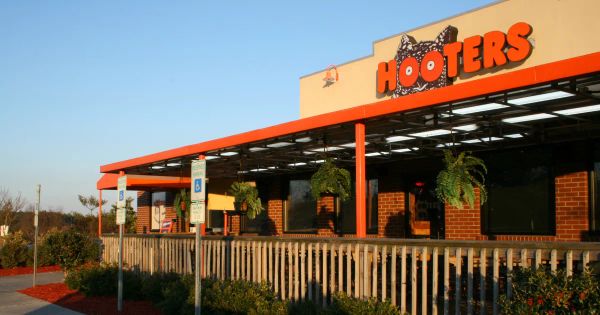 Cosmico - Hooters Files for Chapter 11 Bankruptcy