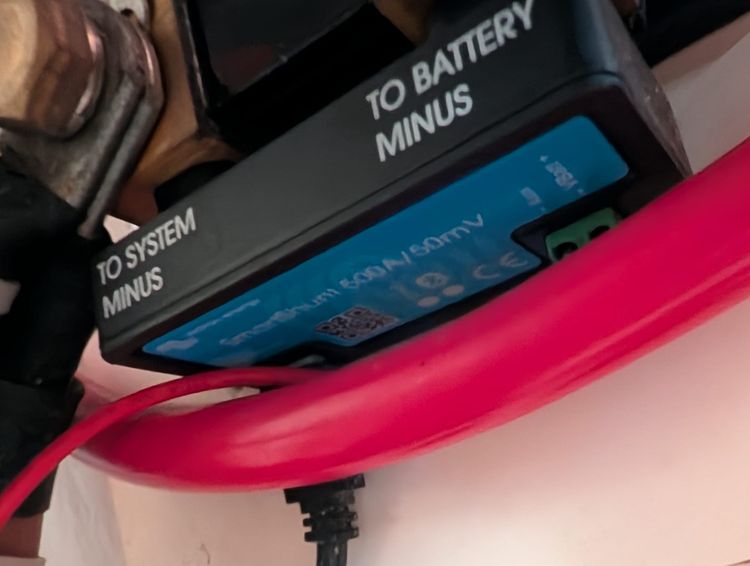 Best Marine Battery Monitor: Victron SmartShunt 500A Review