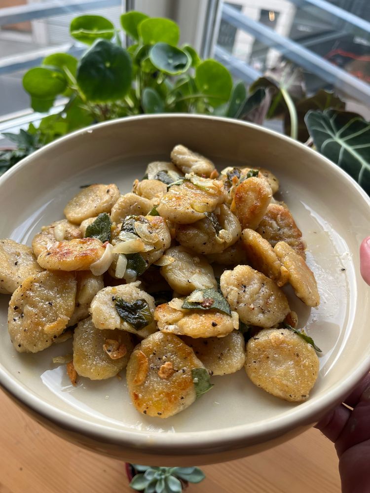 Selbstgemachte Gnocchi mit Butter-Salbei-Sauce