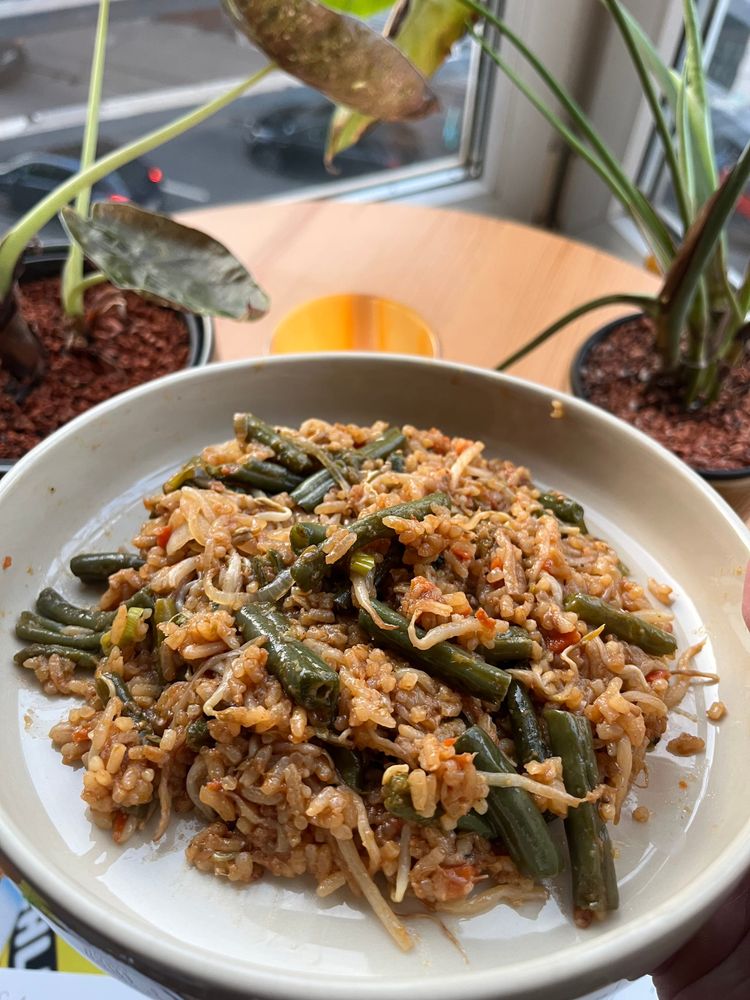 Reispfanne mit Soya-Gochujang-Sauce und Tofu