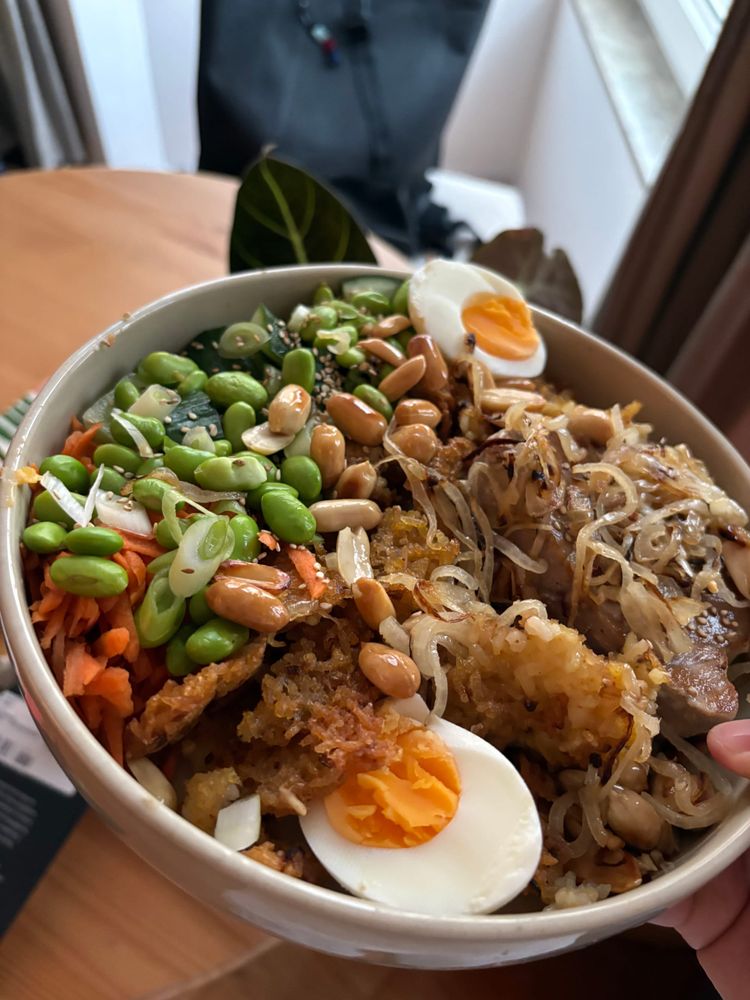 Crispy Rice Bowl mit Thunfisch und Edamame