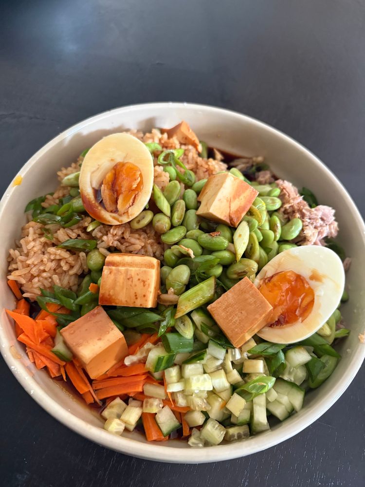 Mayak Tofu in frischer Bowl