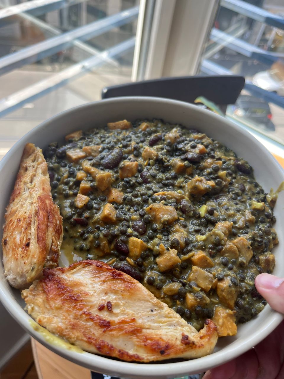 Beluga Linsen-Curry mit Süßkartoffel und Hähnchen