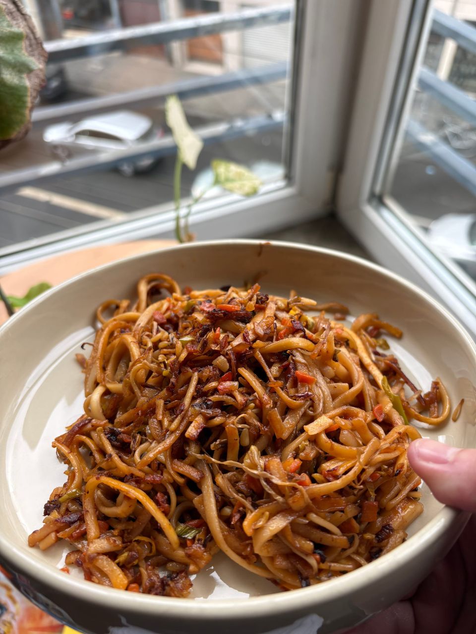 Gebratene Nudeln mit Sojasprossen