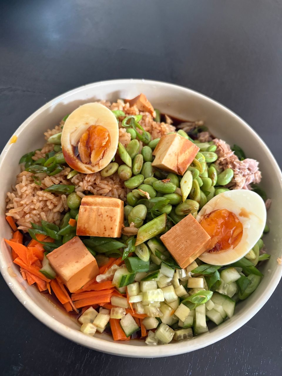Mayak Tofu in frischer Bowl