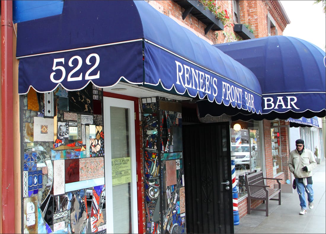 Renee's Courtyard Cafe on Wilshire Boulevard. (Photo by Daniel Archuleta)