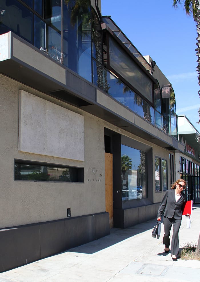 The building at 1519 Wilshire Blvd. may become a new restaurant. It was formerly The Parlor. (Photo by Daniel Archuleta)