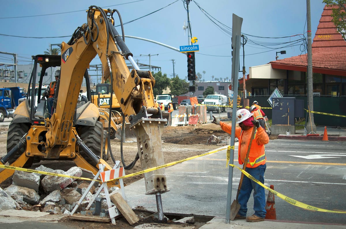 Works install tracks at the intersection of Colorado Avenue and Lincoln Boulevard last week. (Paul Alvarez Jr.)