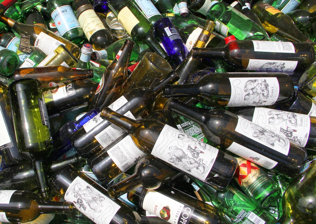 CASH, NOT TRASH: Discarded bottles are sorted by type and color at the Santa Monica Recycling Center on the east end of town. (Daniel Archuleta daniela@www.smdp.com)