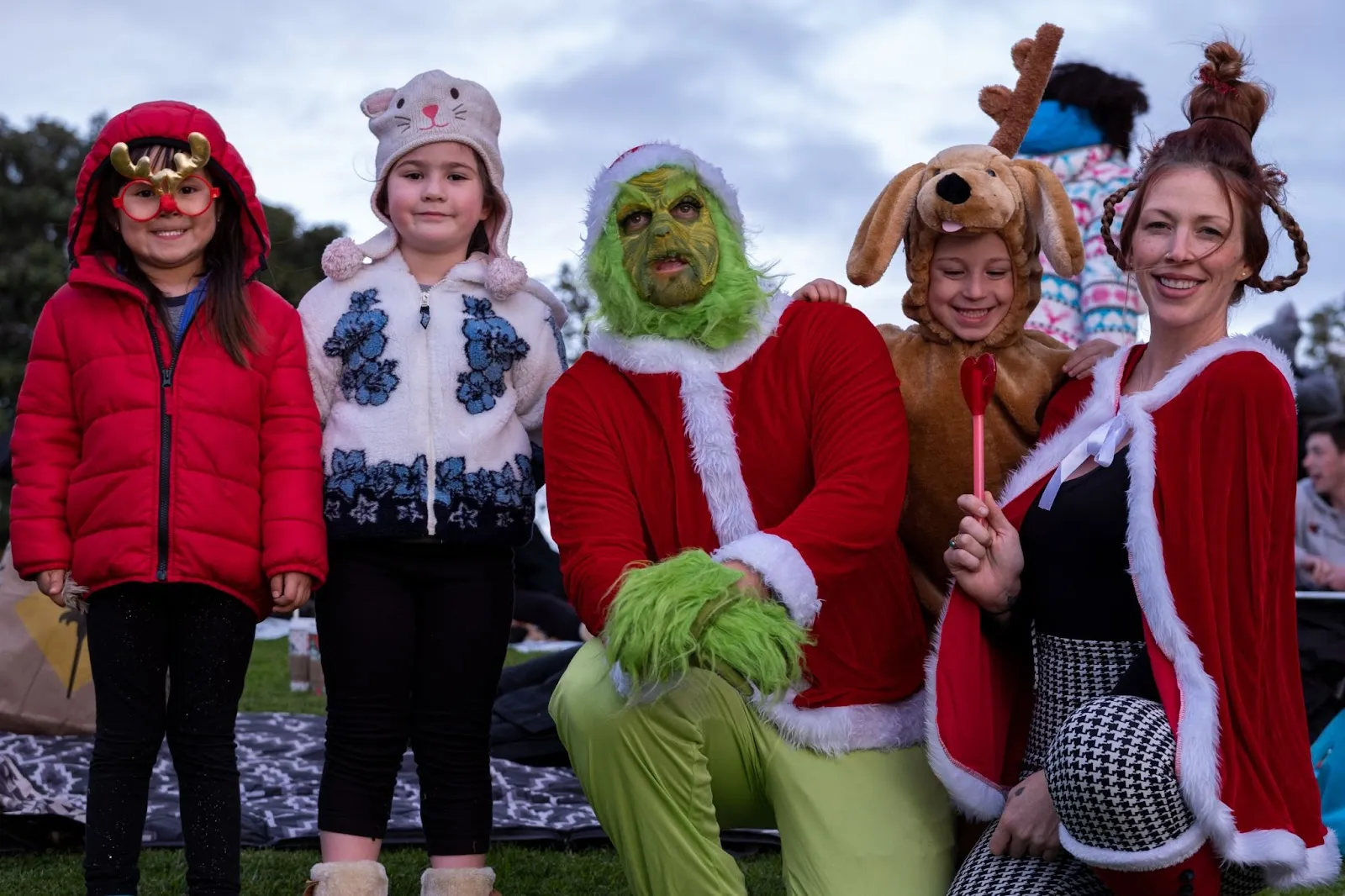 A grinch with kids