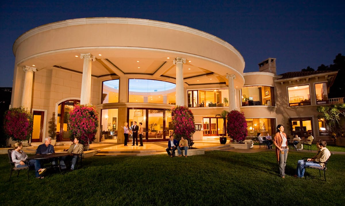 Passages, which treats those struggling with drug and alcohol addiction, operates this luxury treatment facility in Malibu. City officials say Passages and others like it operate with little scrutiny and are disregarding local law so they can increase head counts. (Photo courtesy www.passagesmalibu.com)