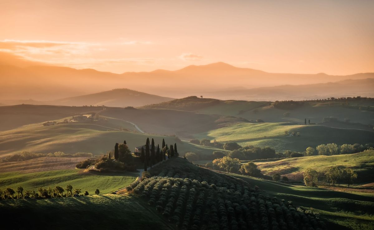 Stunning image captures the beauty of Val d'orcia in Tuscany, Italy during the golden hour