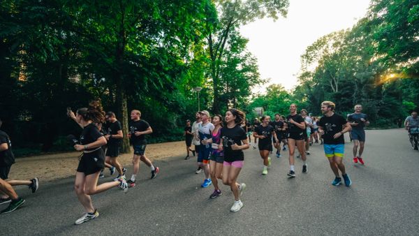 Happn laat singles rennen voor de liefde met creatieve campagne ‘Disconnect to Reconnect’