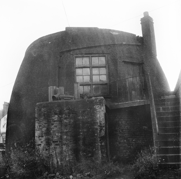 The Bottle Kiln That Became a House: Tunstall’s Lost Swan Pottery and Its Clarice Cliff Connection
