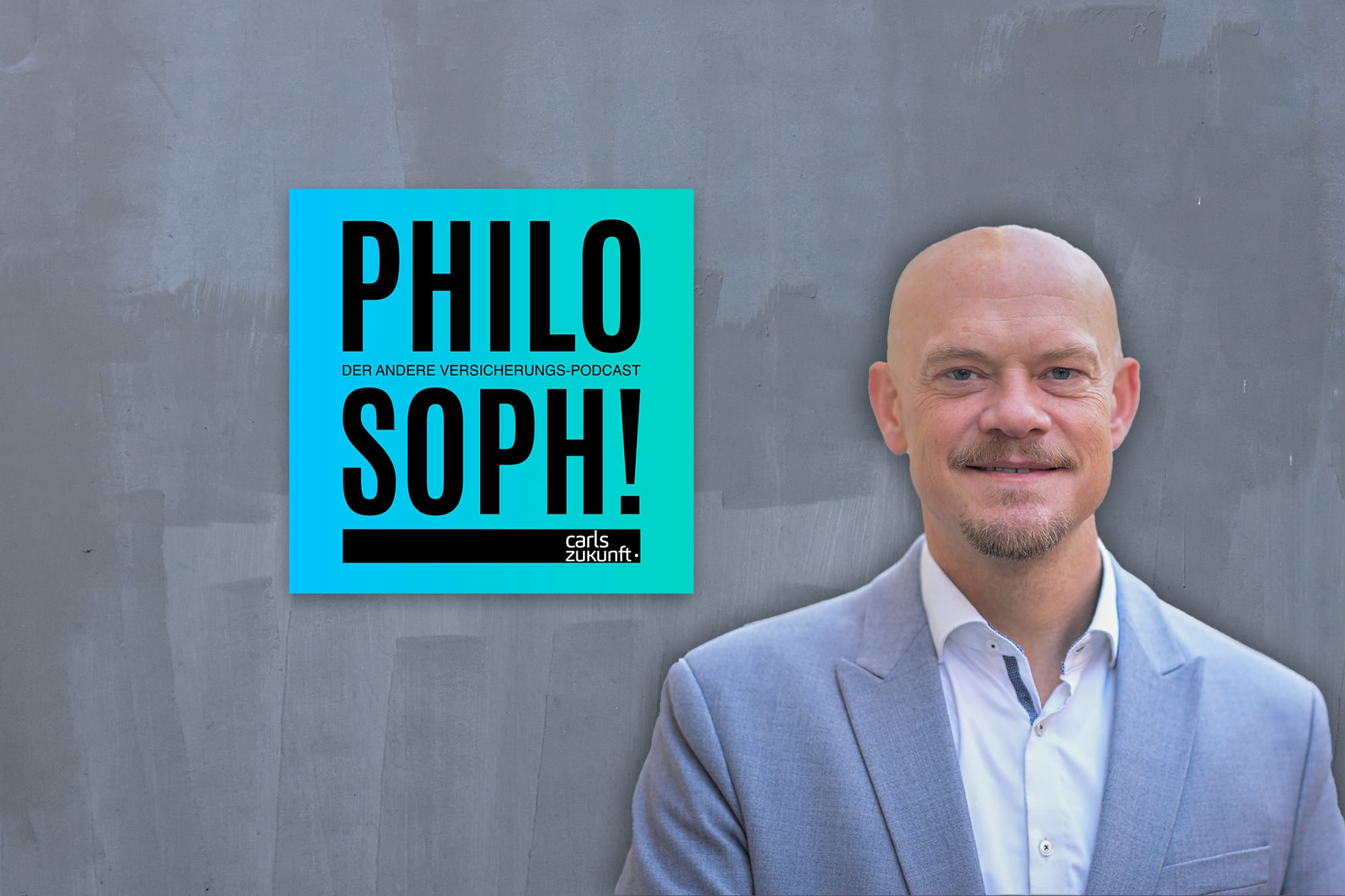 Podcast-Cover von "Philosoph!" mit Per Protoschill, vor grauer Wand, blauem Titel-Design und freundlichem Porträt.