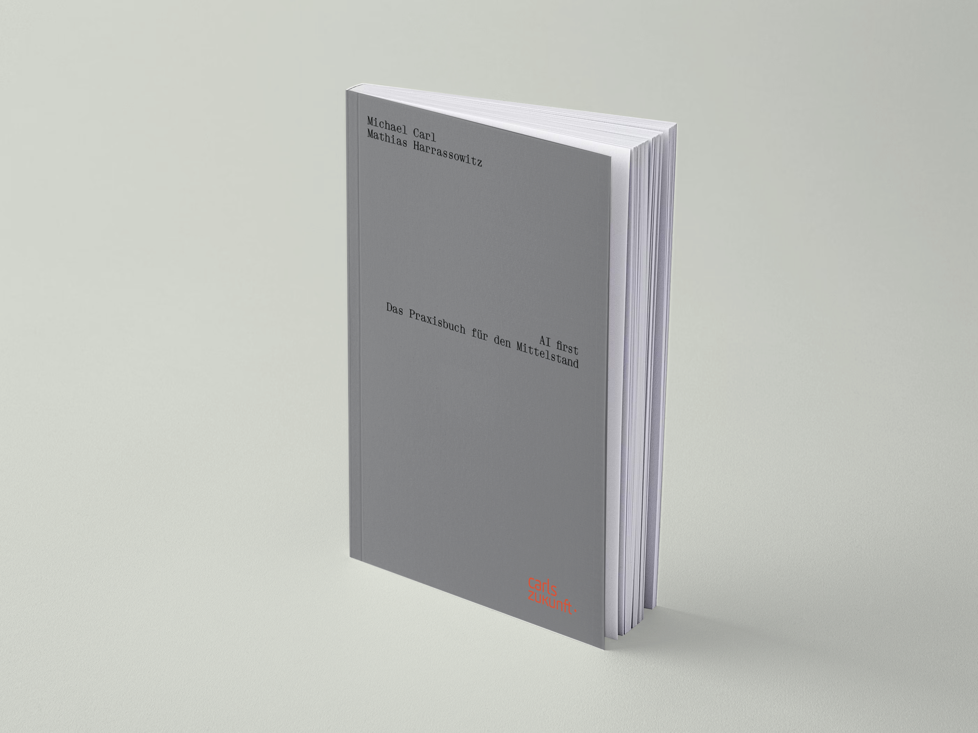 Das Buch "AI first" steht vor hellem Hintergrund