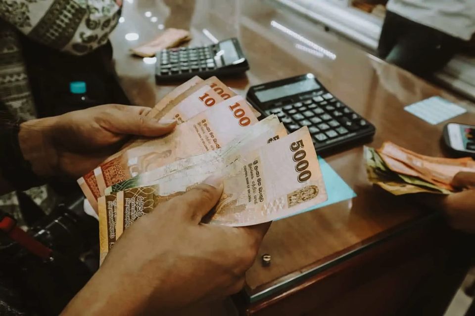 Rupee’s wild ride isn’t an SOS, economists say