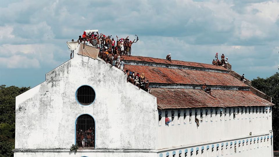 Prisons overcrowded because superintendents, judges, and lawyers are ignoring the law