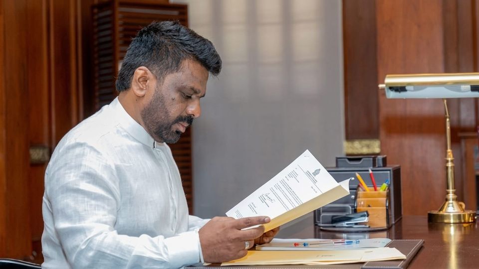 Sixteen top officials quit government, some cite political interference