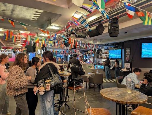 Chasing Becoming in the Bar