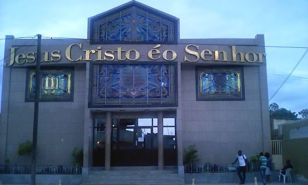 Brazilian evangelical church accused of racist practices and money laundering has its temples in Angola closed