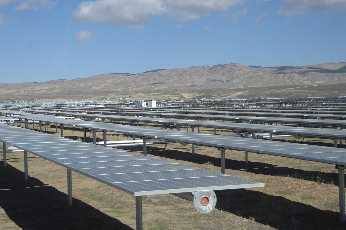 Panourile solare au acoperit 51% din electricitatea Californiei, timp de o lună întreagă, un prim mondial