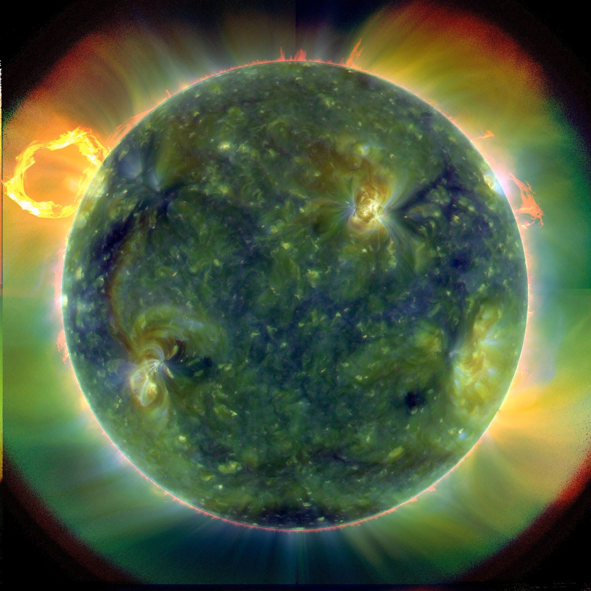 Soarele fotografiat în ultraviolet extrem de observatorul spațial SDO al NASA