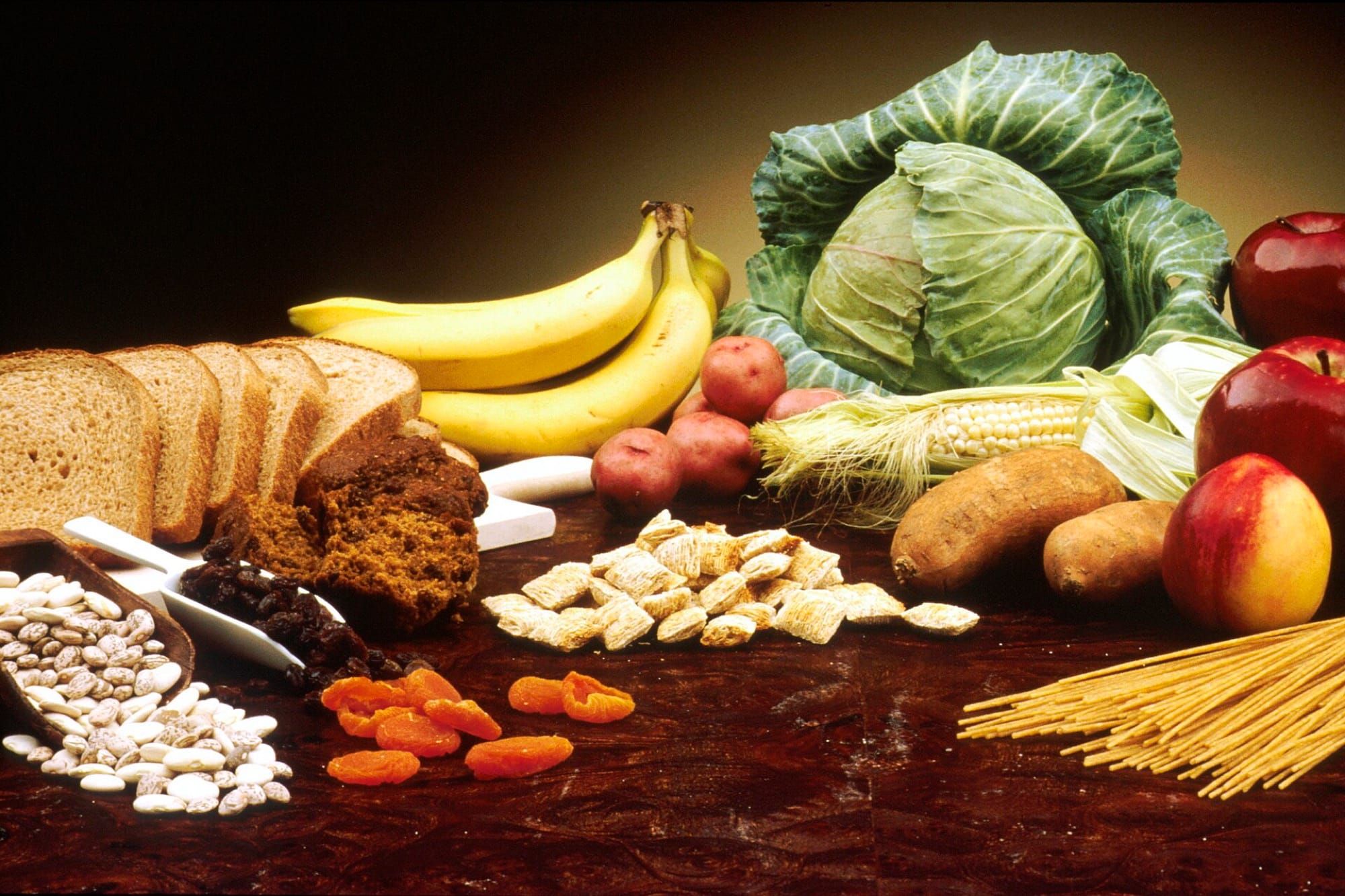 Legume, fructe, cereale integrale și leguminoase, principalele surse alimentare de fibre