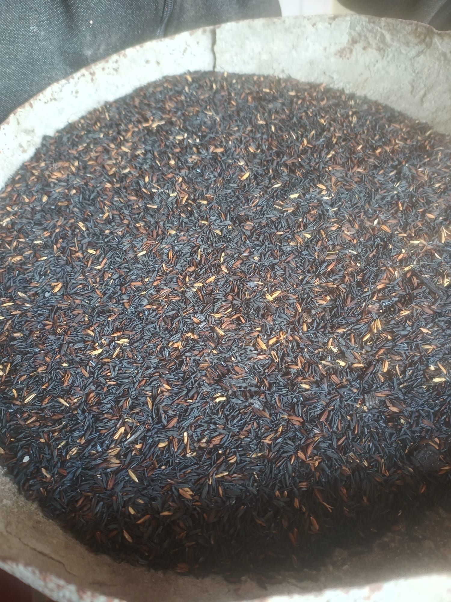 Biochar din coji de orez, materialul de bază al filtrului