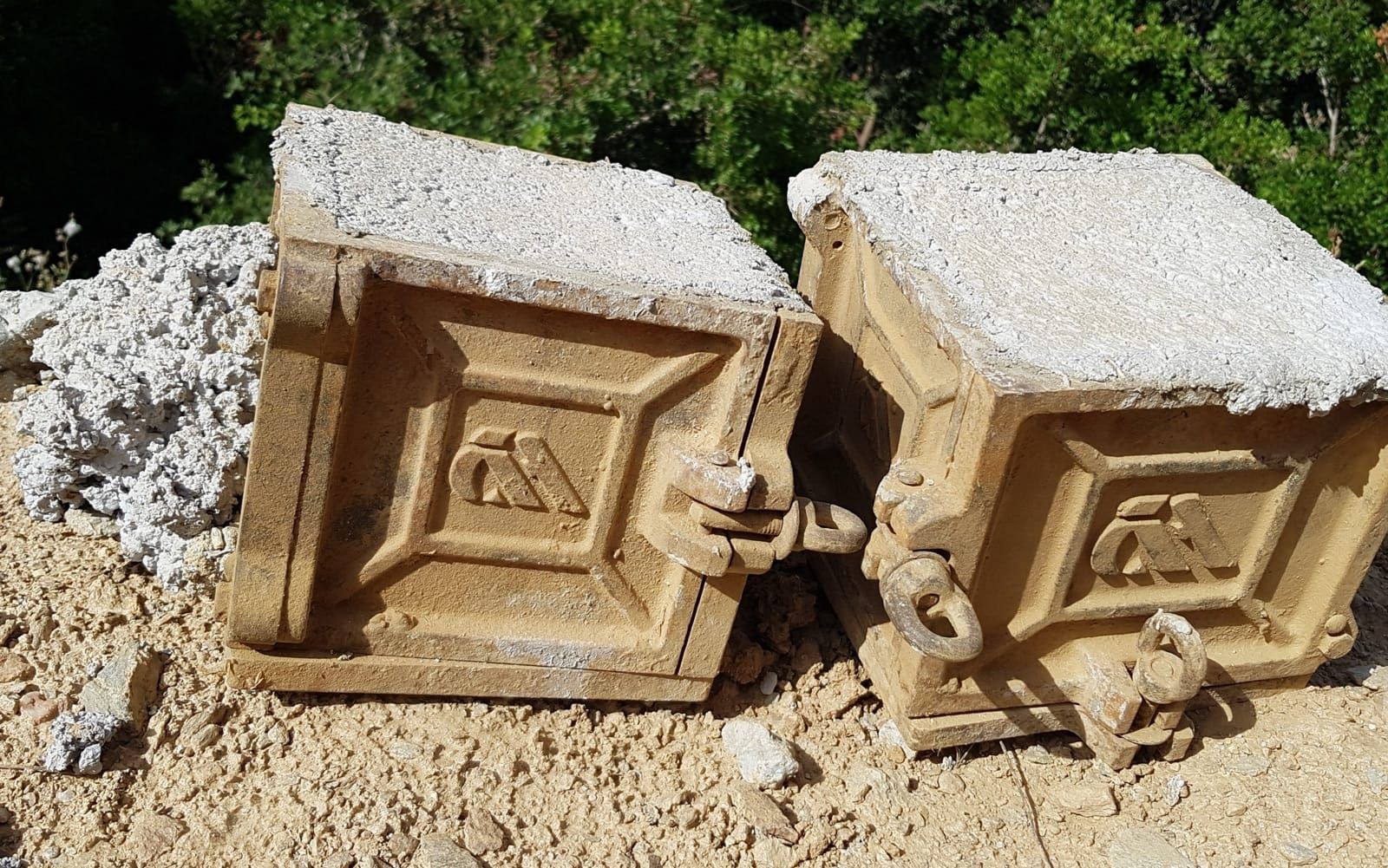 Cuburi de beton folosite pentru teste de rezistență la compresiune