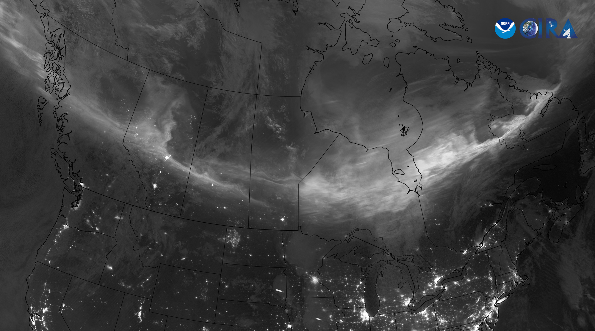 Aurora boreală surprinsă din satelit deasupra Canadei, fenomen asociat furtunilor geomagnetice
