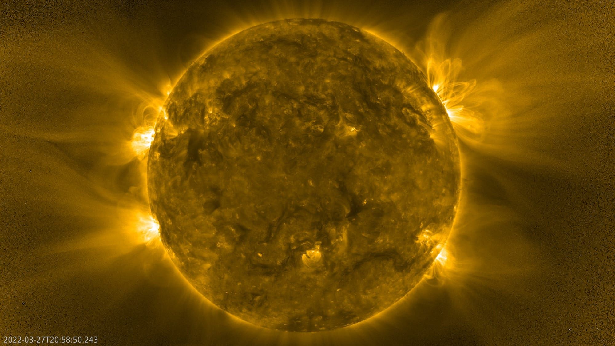 Soarele fotografiat în ultraviolet extrem de Solar Orbiter, cu bucle magnetice la margine