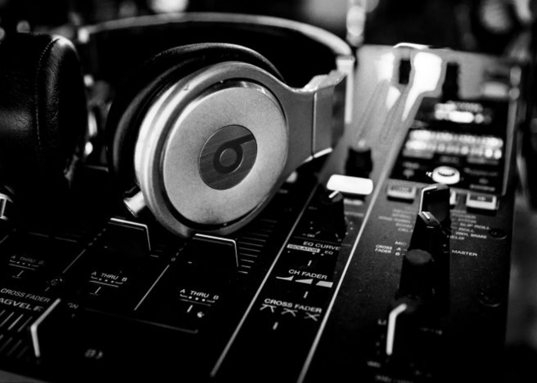 Music Recommender System for multi-lingual Users