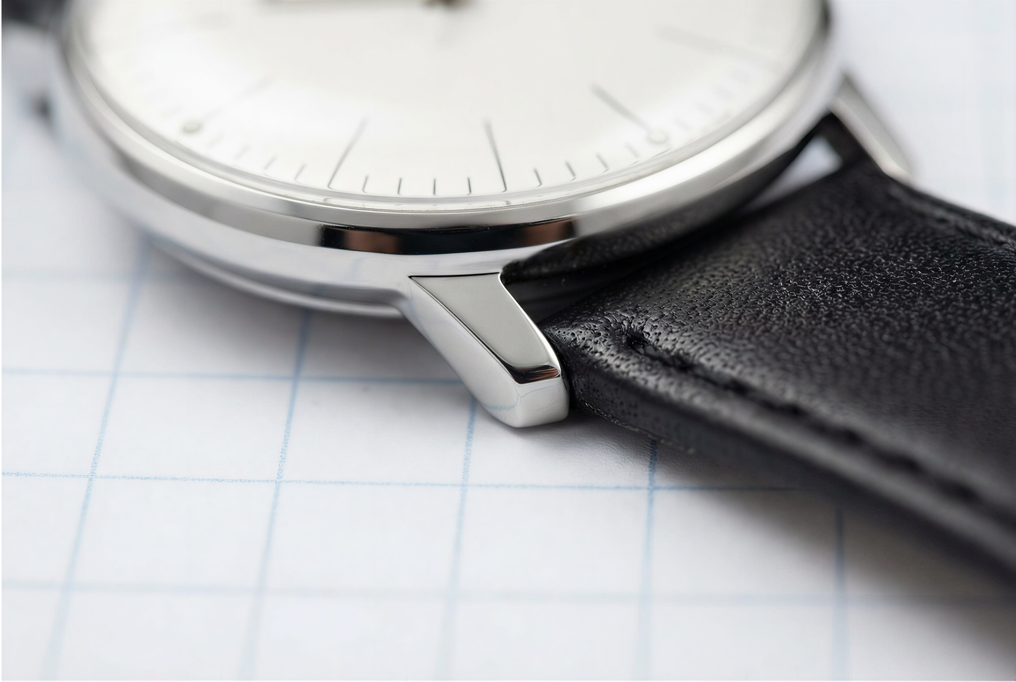 junghans_max_bill_lug_macro.png