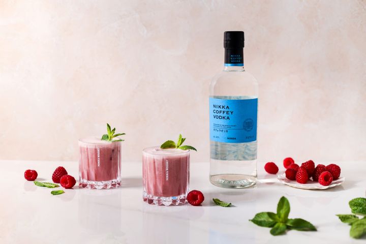 Le raffinement japonais dans votre verre avec une touche de framboise