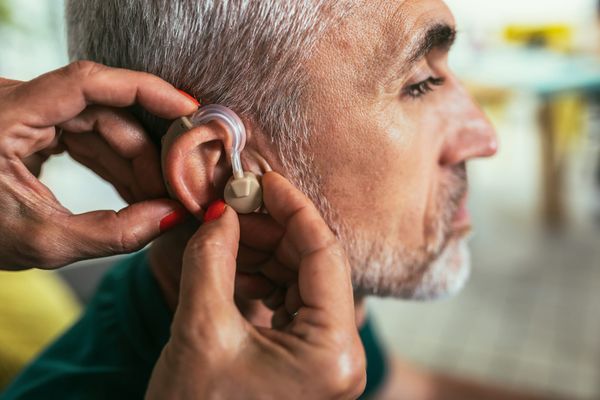How to Communicate With a Parent Who Has Hearing Loss