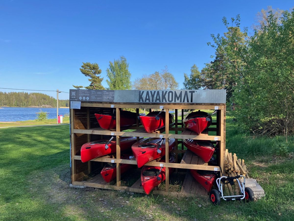 Kayakomat vid Albybadet