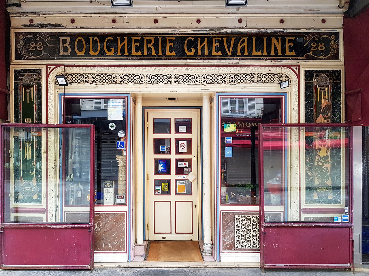 A store front with a sign

Description automatically generated