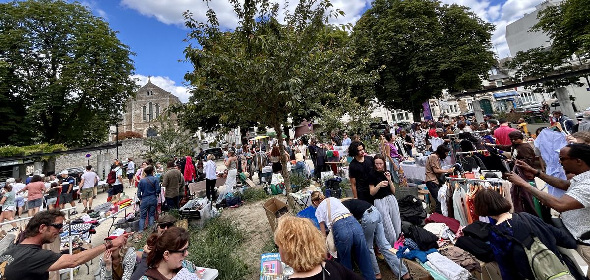 How Secondhand Shopping Works in France