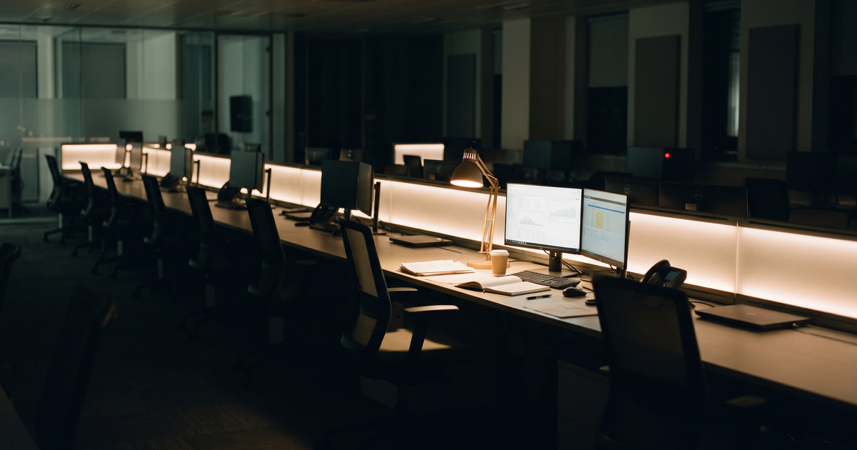 The Handoff Gap: Why Mid-Market Ops Stall Between Shifts