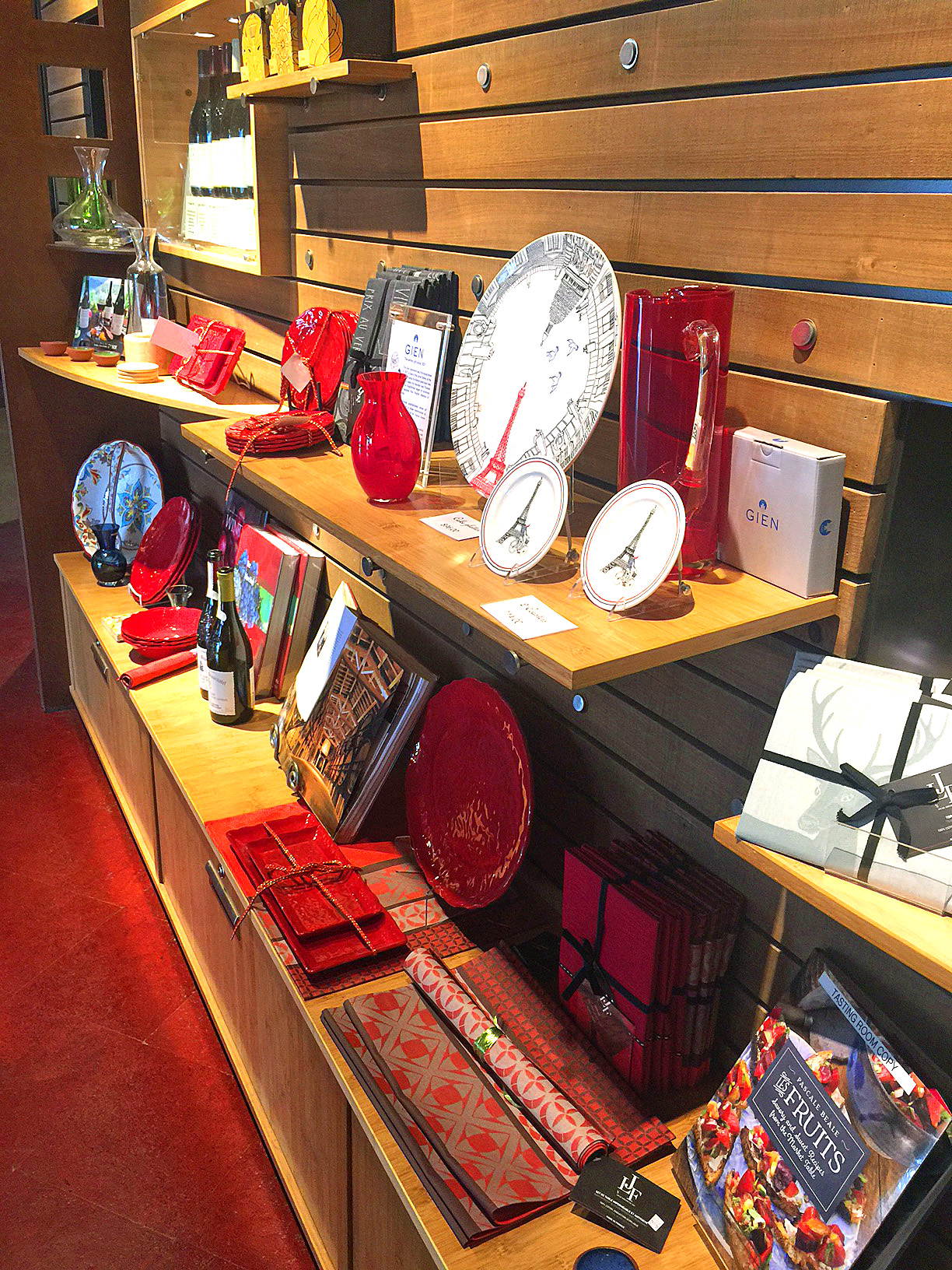 Evelyne Merchandising Pic Edit