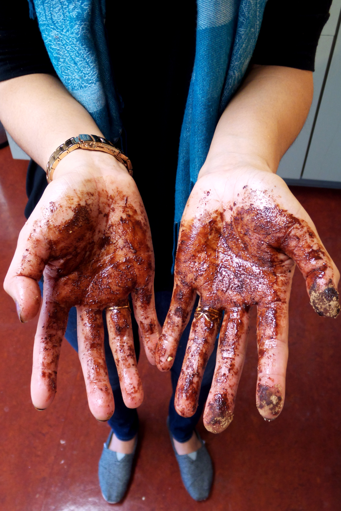 Dirty hands close Dirty hands close