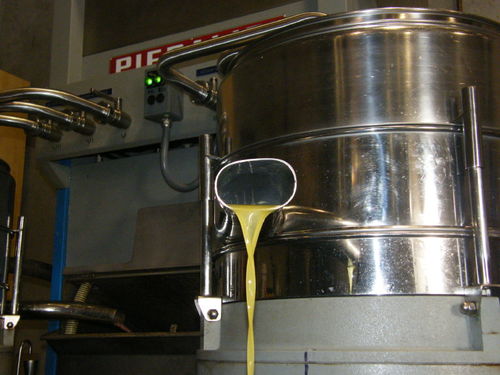 Olive_pressing_2008_0005