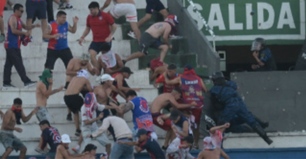 ¡ESTALLA VIOLENCIA EN CLÁSICO DE PARAGUAY!