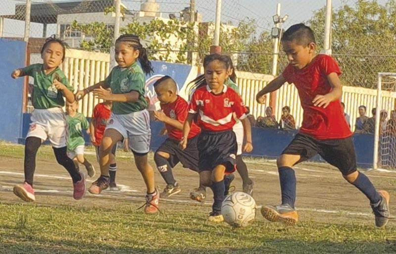 ¡RED BULL SE MIDE A TIBURONES ROJOS EN LA BICENTENARIO!