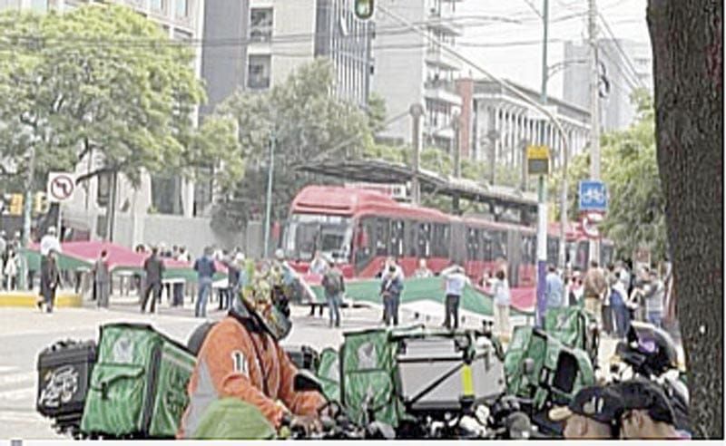 ¡BLOQUEAN INSURGENTES SUR JUECES Y MAGISTRADOS DESPEDIDOS!